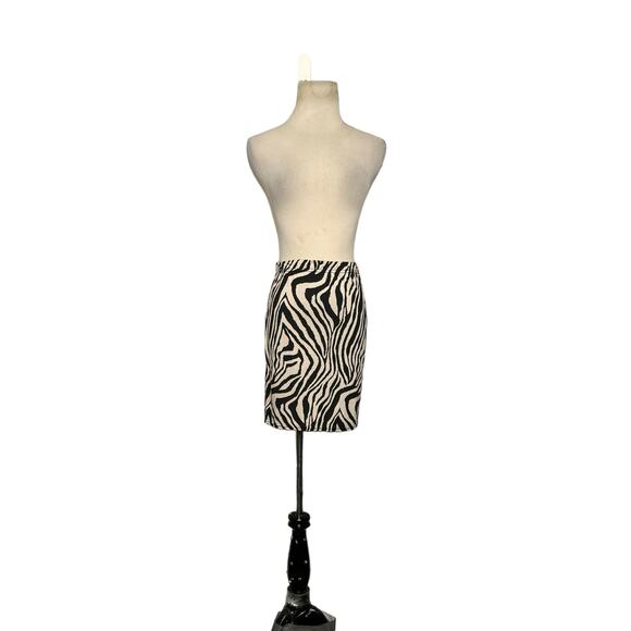 Pretty Little Thing cream black zebra print pull on mini skirt size 6 - Picture 11 of 11